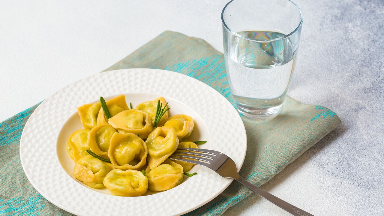 Miejsce, gdzie odkryjesz prawdziwe smaki: Tortelloni nadziewane świeżymi kurkami i serem ricottą w włoskiej restauracji na Wilanowie