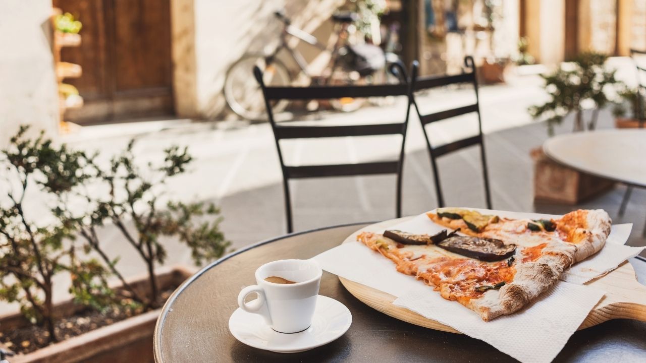 Odkryj historię i tradycje włoskiej kuchni: od antipasto do dolce w Trattoria Quattro Canti Warszawa