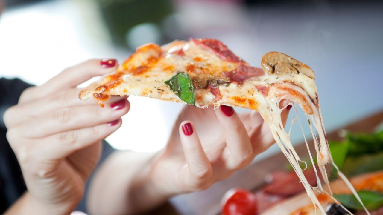 6 prostych trików, jak przechowywać i podgrzewać pizzę i makaron, aby zachowały świeży smak